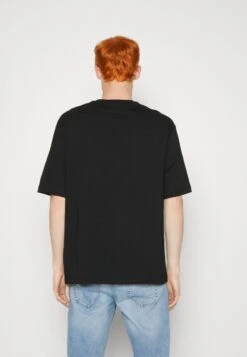 YOURTURN UnisexT-Shirt Con StampaBlack Uomo T-shirt E Polo YO121012P-Q11 2 YOURTURN UnisexT-Shirt Con StampaBlack Uomo T-shirt E Polo YO121012P-Q11 -Yourturn 2fdc5ee50a3442d08f9689b6b37be8c3 scaled