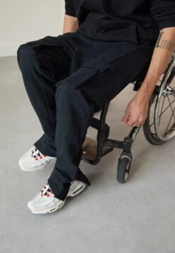 YOURTURN Pantaloni SportiviBlack Uomo Pantaloni Sportivi E Joggers YO122E03P-Q11