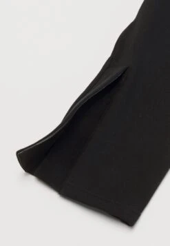 YOURTURN Pantaloni SportiviBlack Uomo Pantaloni Sportivi E Joggers YO122E03P-Q11 -Yourturn 4e367cb436f04bf69c23e76c581210f3 scaled