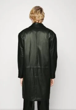 Phluid Project X YourturnCappotto CortoBlack Uomo Cappotti YO122T03Q-Q11 -Yourturn 5f09224f56c04a9abcc58151cf92f7d6 scaled