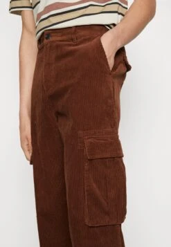 YOURTURN Corduroy Unisex - Pantaloni Cargo - Dark Brown -Yourturn 90e0f6769eeb4461833d00811eab3b76 scaled