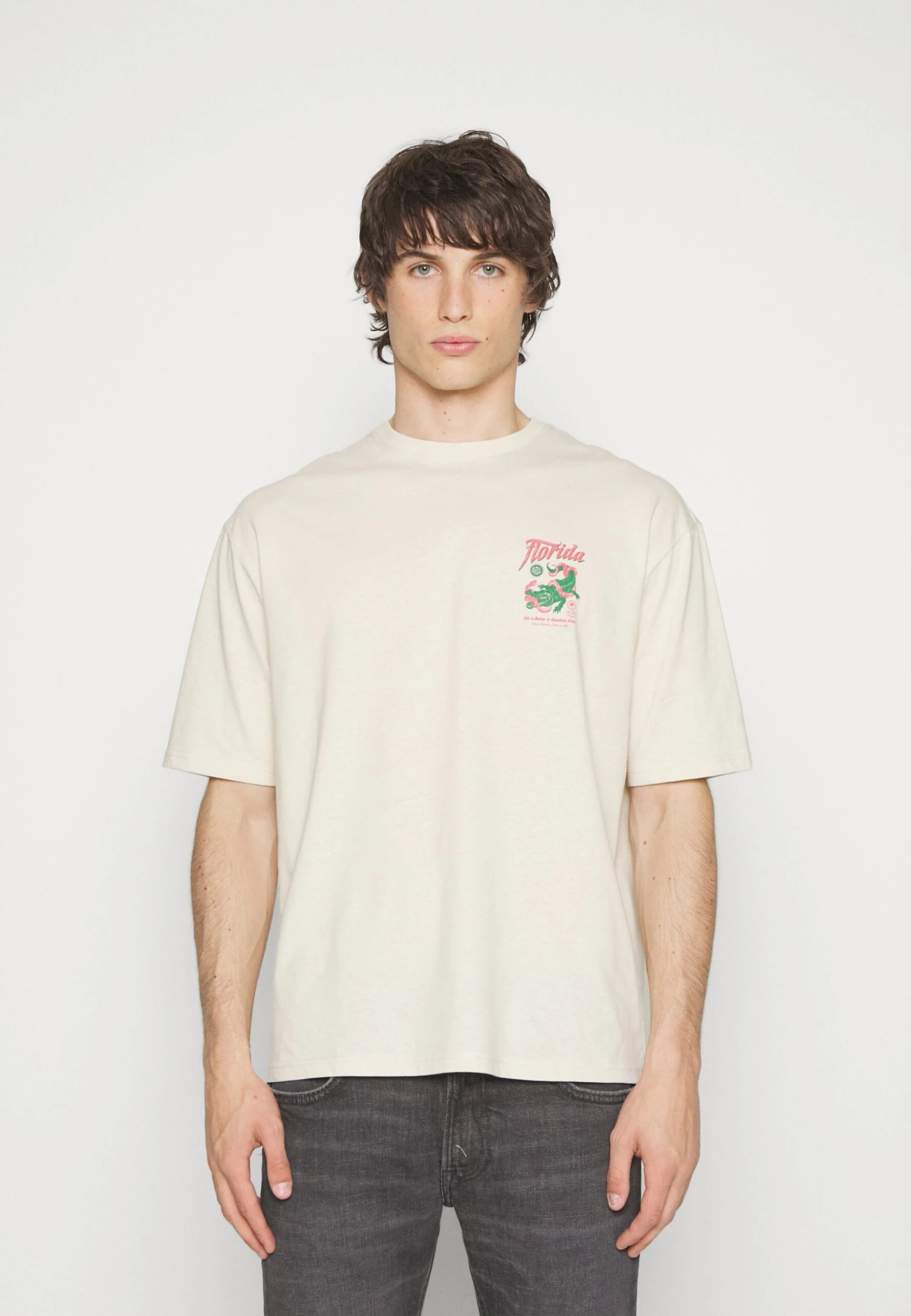 Crocodile Florida Graphic Tee Unisex T-Shirt Con StampaBeige Uomo T-shirt e polo YO1210130-B11 YOURTURN Crocodile Florida Graphic Tee Unisex T-Shirt Con StampaBeige Uomo T-shirt E Polo YO1210130-B11 -Yourturn 9ec5e68fe32d49e684b20f4423bf8c94 scaled