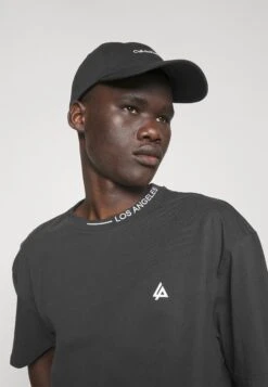 YOURTURN T-Shirt Con StampaBlack Uomo T-shirt E Polo YO122O0SI-Q11 -Yourturn c8336ea10eb845b7935fa16af4624900 scaled