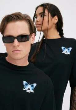 YOURTURN UnisexT-Shirt Con StampaBlack Uomo T-shirt E Polo YO121015D-Q11 4 YOURTURN UnisexT-Shirt Con StampaBlack Uomo T-shirt E Polo YO121015D-Q11 -Yourturn dee03750f05442a0a3ba77c065f49762 scaled