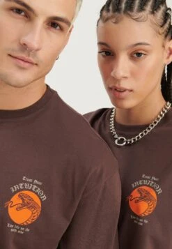 YOURTURN UnisexT-Shirt Con StampaBrown Uomo T-shirt E Polo YO121017B-O11 3 YOURTURN UnisexT-Shirt Con StampaBrown Uomo T-shirt E Polo YO121017B-O11 -Yourturn dee79903bee54e0d8bd67d0d0c4a32e0 scaled