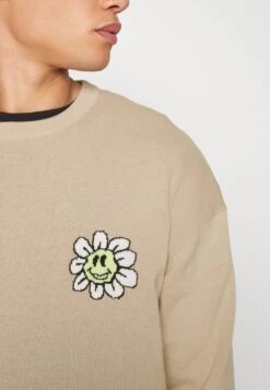 YOURTURN Crewneck With A FlowerMaglioneBeige Uomo Maglieria YO12100PZ-B11 -Yourturn dfaed8f3ebab418ea73d63153f391822 scaled