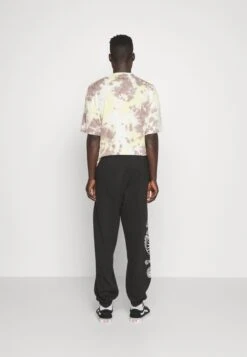 YOURTURN UnisexPantaloni SportiviBlack Uomo Pantaloni Sportivi E Joggers YO121013U-Q11 -Yourturn e21e4ad3808d48cbbd06bab5733e95ec scaled