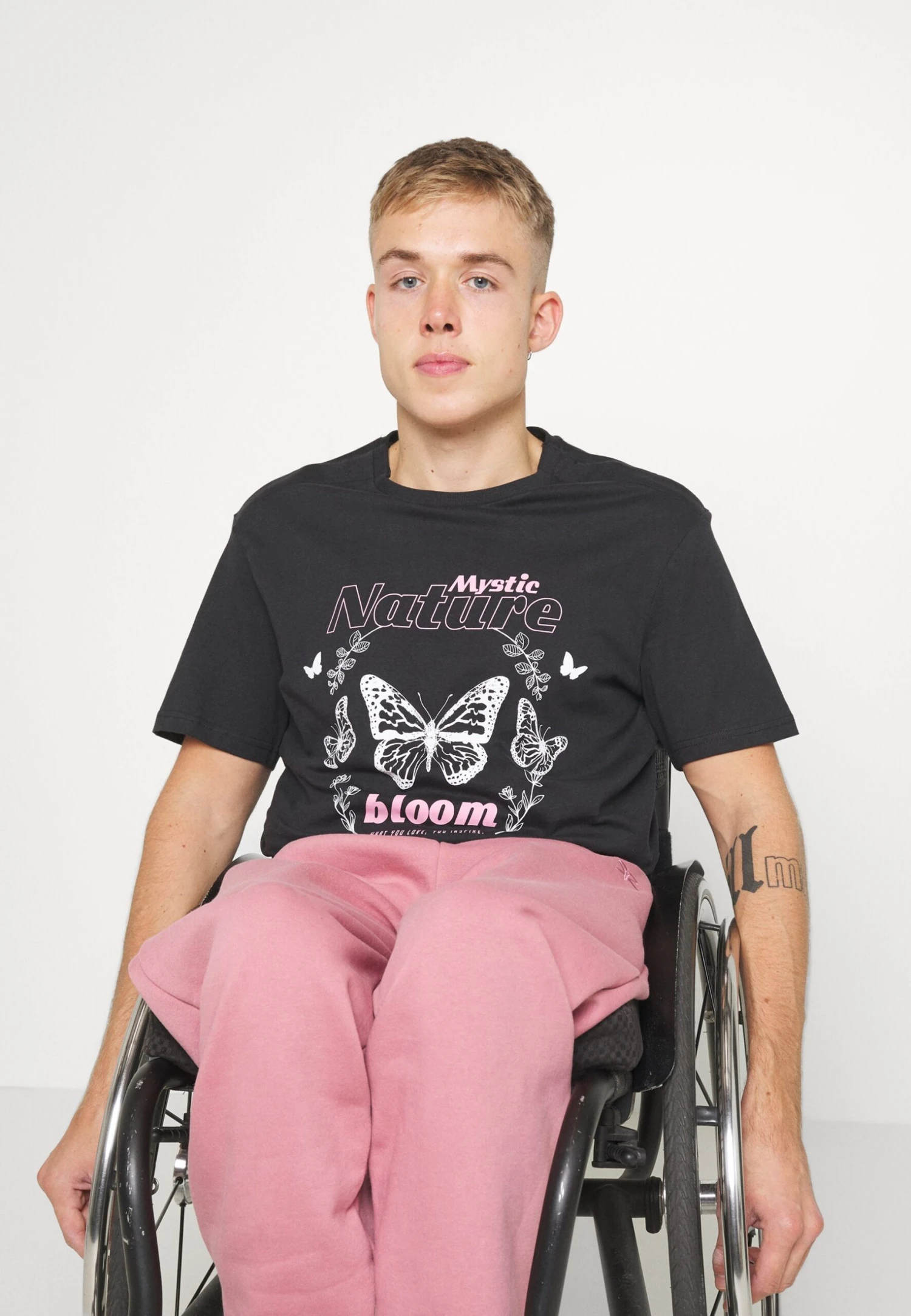 UnisexT-Shirt Con StampaBlack Uomo T-shirt e polo YO12100OT-Q11 YOURTURN UnisexT-Shirt Con StampaBlack Uomo T-shirt E Polo YO12100OT-Q11 -Yourturn f10c5bec8ee44b6b808b16f3853d2792 scaled